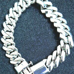 8.25" Premium Stainless Steel Bracelet w/ Green Pendant NEW